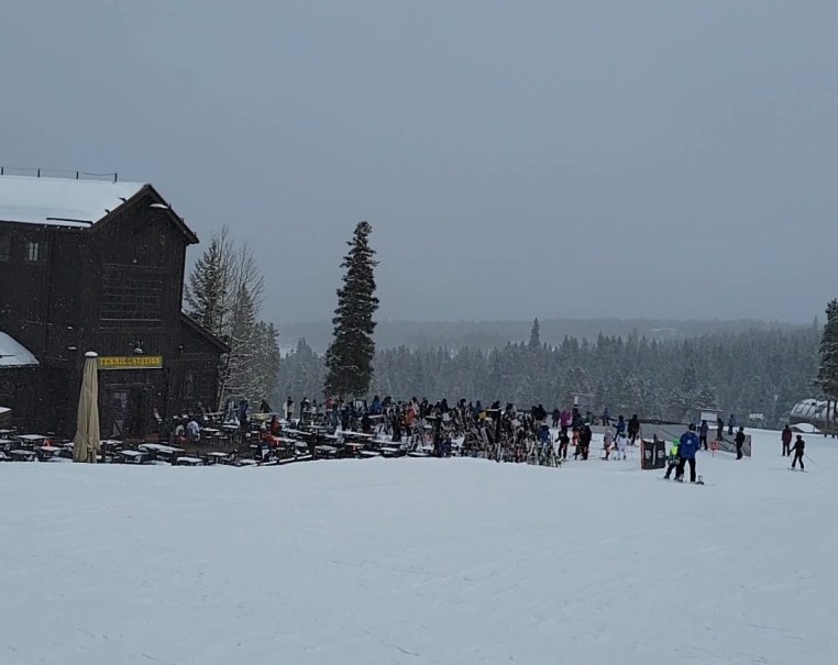 Ten Mile Station lodge