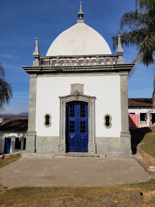 In front of the church there are 6 chapels, and inside each there are sculpures describing the Passion Walk. The sculpures are done by he famous Aleijadinho and his team. at Santuario do Senhor Bom Jesus de Matosinho